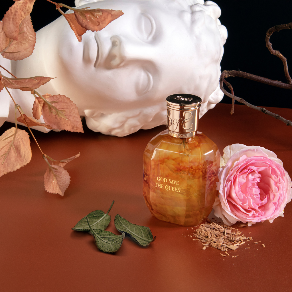 Save the queen parfum hotsell - Main Image